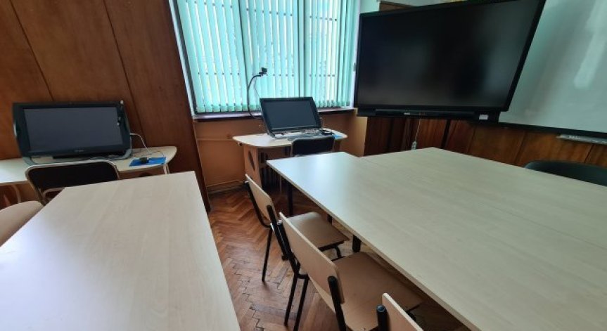 Наказват директори и квестори за подменени диктовки на матурите след 4 клас