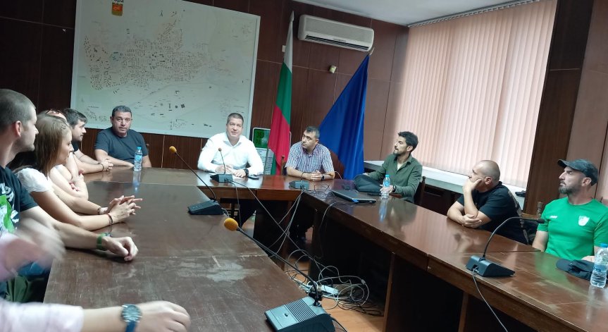 Живко Тодоров се зае да помогне на ДЮШ 