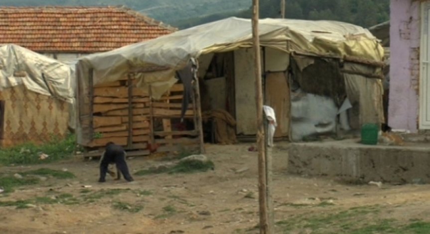 Каракачанов иска постоянно полицейско присъствие в ромските махали