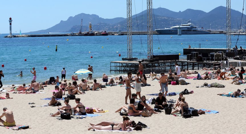 86% от французите ще почиват у дома, отчели са 50 млрд. загуби от туризъм