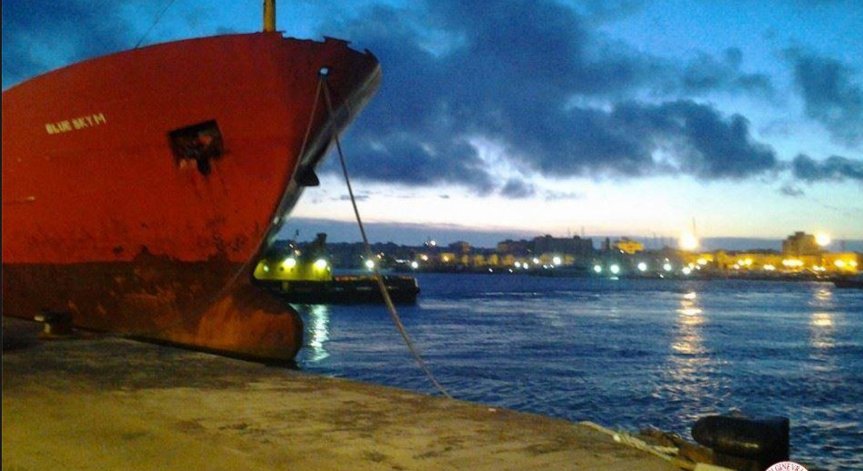 Мистериозното плаване на молдовския бълкер Blue Sky M с нелегални мигранти