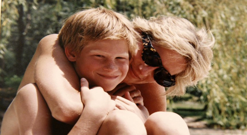 Принц Хари призна, че се е свързал с покойната принцеса Даяна чрез медиум