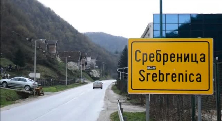 Хиляди отбелязаха годишнината от клането в Сребреница