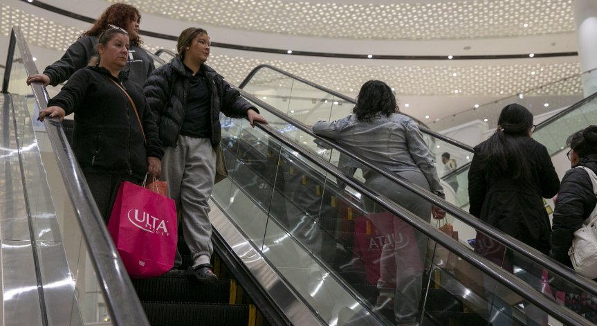 Черният петък провокира американците да харчат като луди въпреки инфлацията