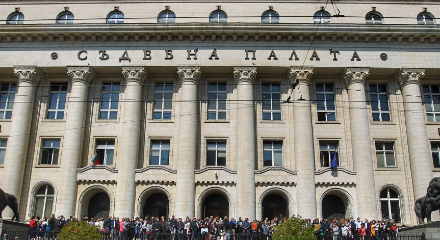 Спецпрокуратурата обвини в шпионство лидер на политическа партия