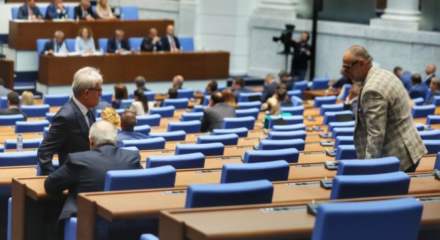 Депутатите обсъждат втория вот на недоверие към кабинета 