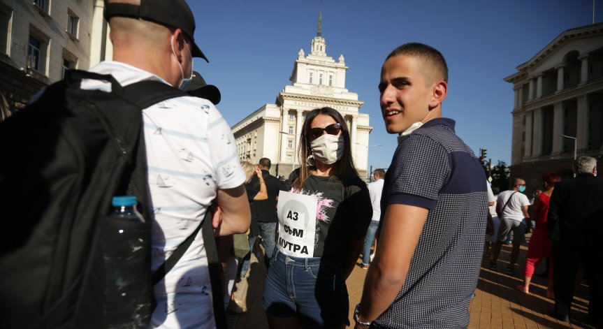 Подкрепящите Радев хвърлят камъни по автобусите на ГЕРБ, 