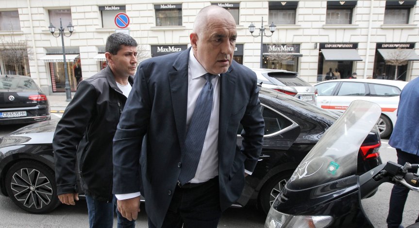 Нито дума от първите две политически сили - все още обмислят ходовете