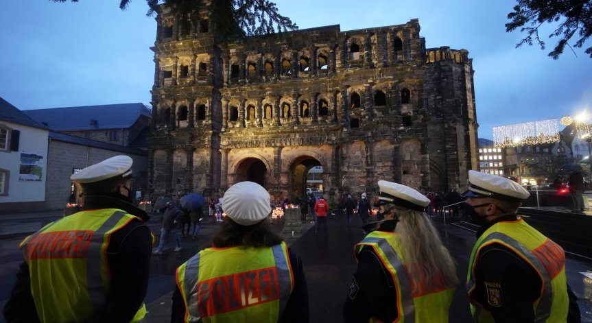 Шофьорът убиец от Трир запалил цигара след атаката