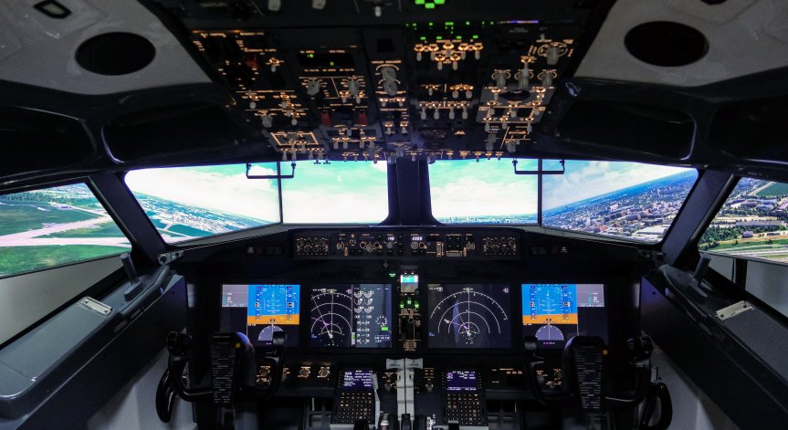 Аварийна пързалка се откъсна от Boeing 767-300 по време на полет