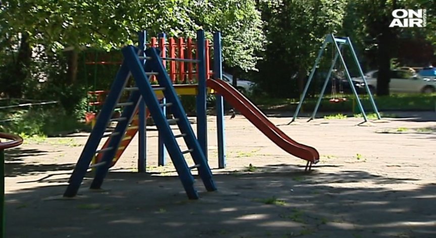 Държавата ще осигурява детегледачи на работещите родители