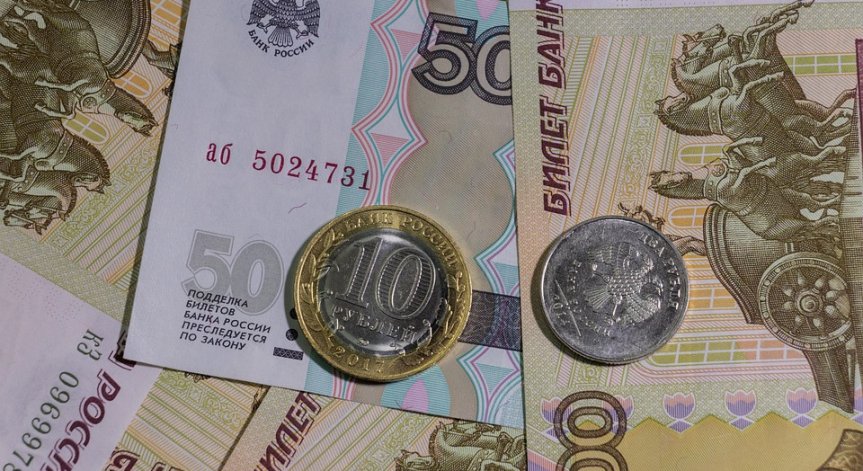 Русия се отказва от еврото и долара, преминава към национални валути