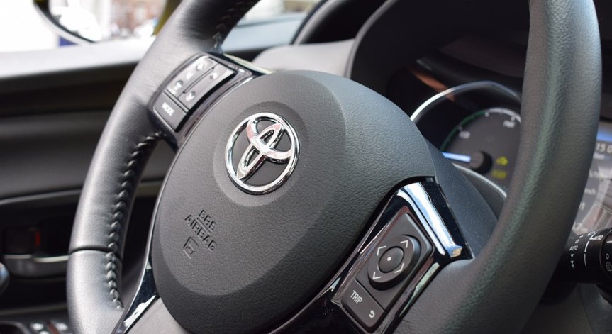 Toyota пуска на пазара специална серия на Land Cruiser