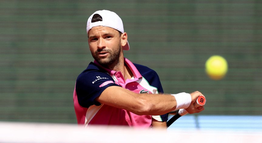 На върха няма промени. 