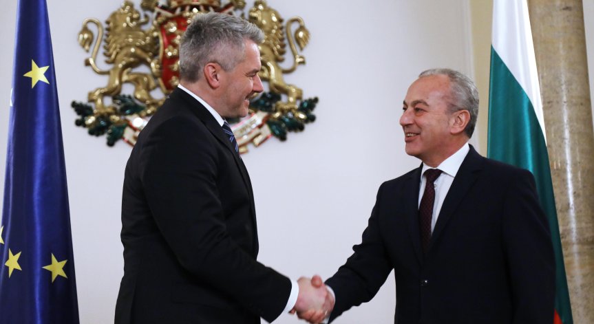 Донев към Нехамер: В общ интерес е да решаваме проблемите с нелегалната миграция