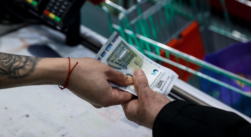Таван на цени и надценки на основни стоки и услуги, приеха депутатите