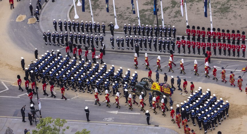 Архиепископът на Кентърбъри за Елизабет II: Малко лидери са получили толкова много любов