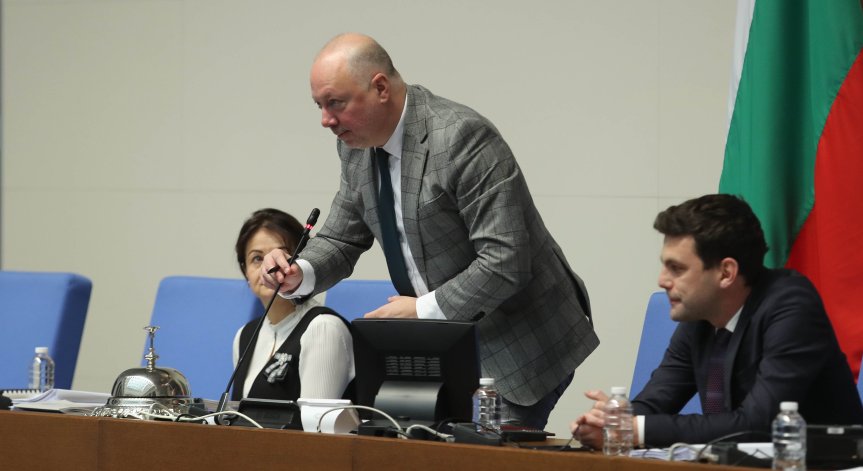 Росен Желязков свика извънредно заседание на парламента