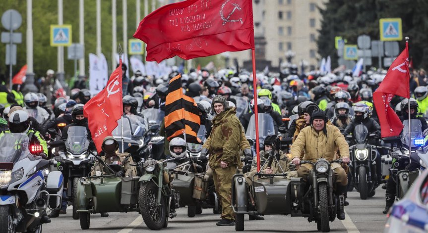 Страната трупа мотоциклети и се подготвя за лятна офанзива.