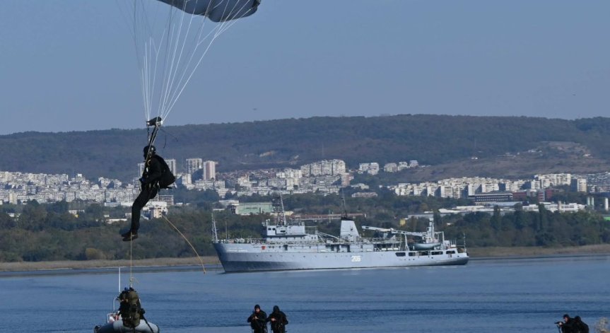 Запрянов: Приоритетна задача е осигуряването на брегови комплекси за Военноморските сили