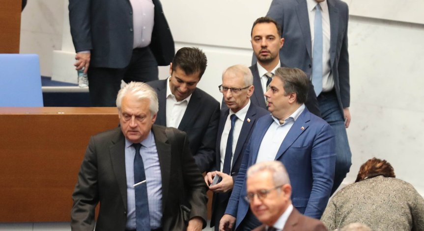 ПП съобщи за задържан сътрудник на Асен Василев: Бухалките няма да ни уплашат!