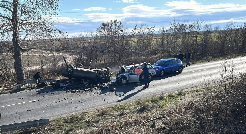 Двама загинали и четирима ранени в катастрофа край Пловдив