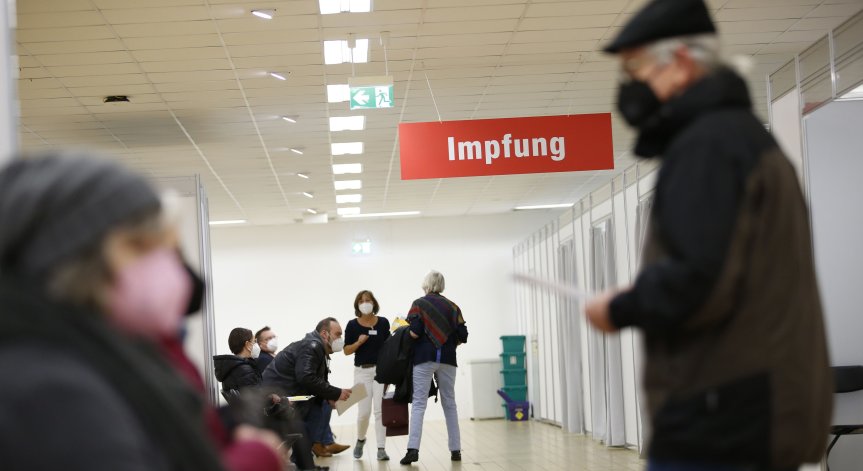 Ковид-19 превзема бързо Германия – рекорден брой нови случаи и ръст на починалите