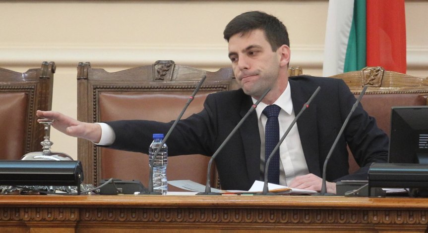Ще успее ли опозицията да свали председателя на НС Никола Минчев?