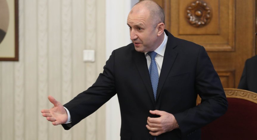 Радев подписа указа, с който предлага на НС да избере за премиер Мария Габриел