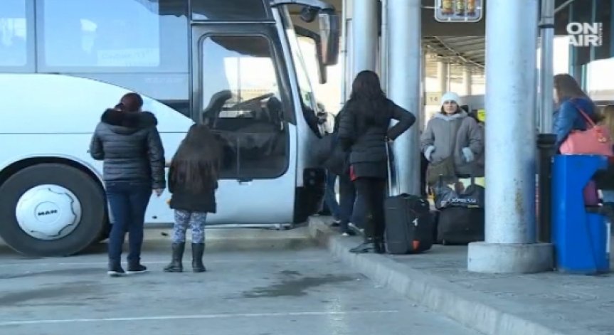 Автобусни превозвачи се вдигнаха на протест в София (Обновена)