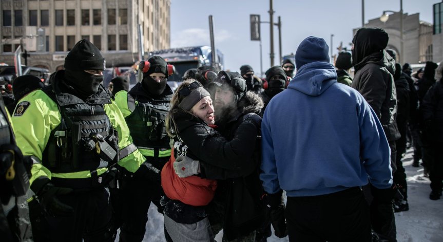 Полицията в Отава арестува близо 100 души, протестиращи срещу Ковид мерките