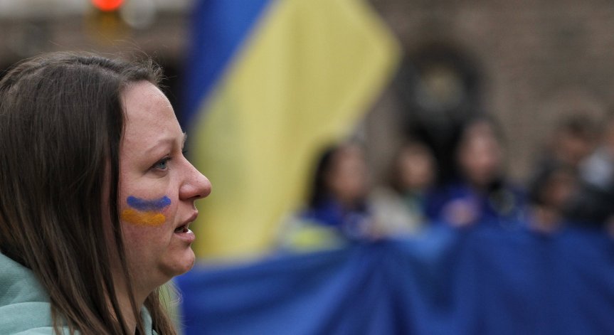 Бежанците получават правна и социална подкрепа в страната.