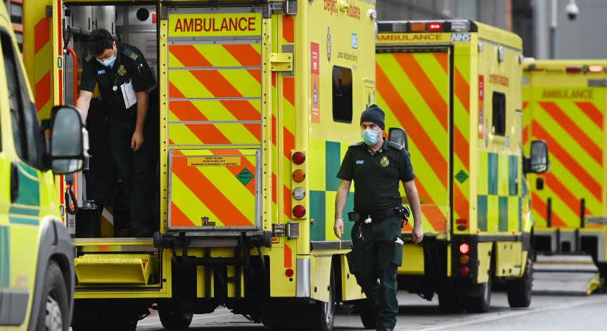 Великобритания затваря допълнителните Ковид болници през април