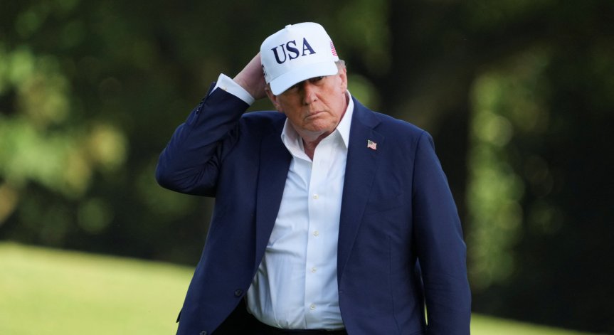 Ходът създава несигурност сред инвеститори и международни пазари.