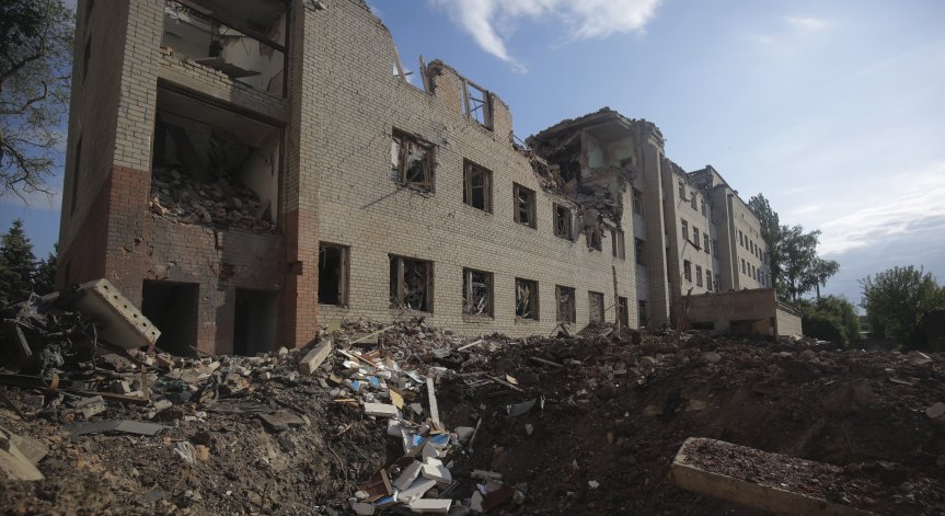 Разрушена икономика и срив - как Украйна опитва да спаси индустрията си