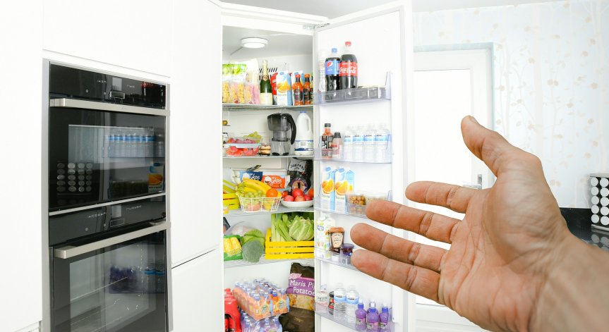 Отделете бананите от другите плодове, дръжте ориза и пастата в пластмасова кутия