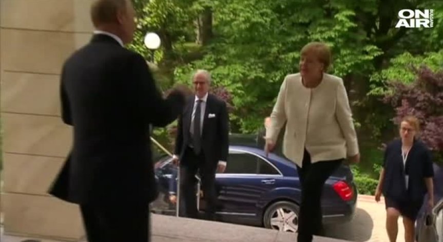 След София, Меркел отиде на посещение при Владимир Путин