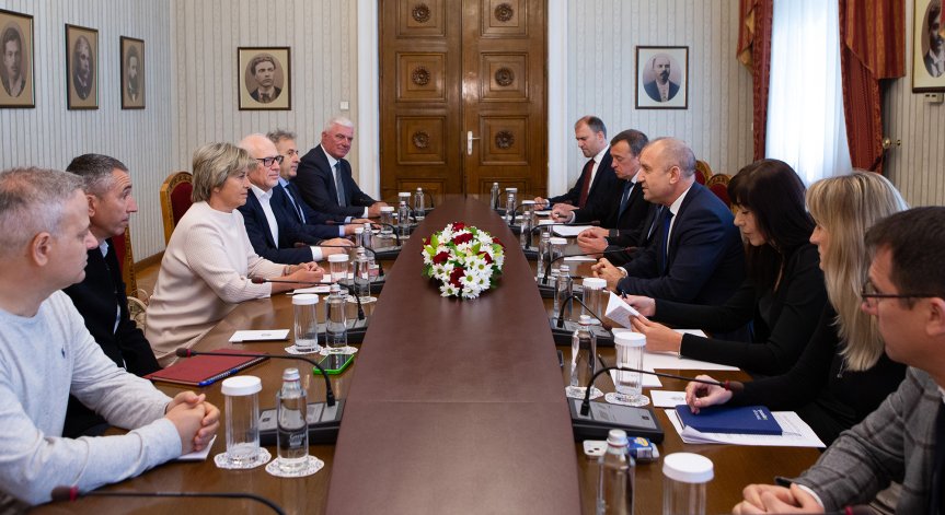 Радев подкрепя България да приеме Зимни младежки олимпийски игри 2028