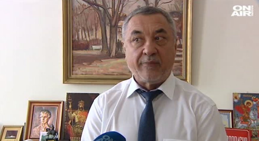 Плажът в Слънчев бряг противопостави Симеонов и Ангелкова във Facebook