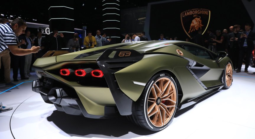 Съдбата на конфискуваните луксозни автомобили