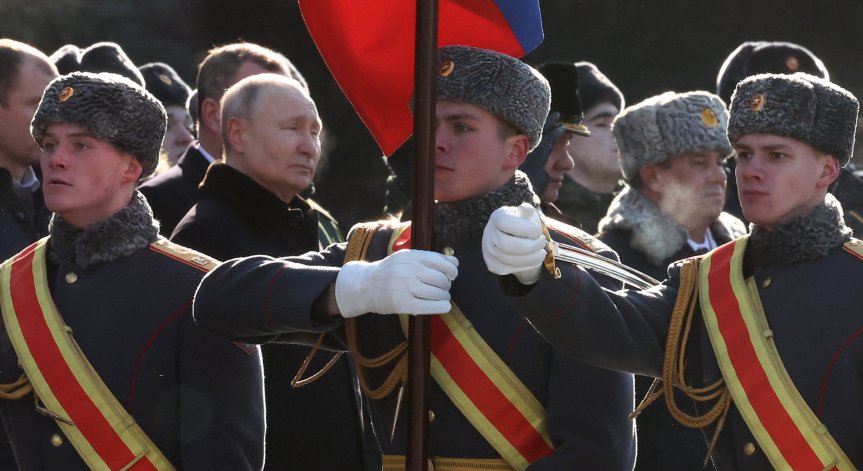 Путин вкарва хиляди младежи в армията, разчита на мощна рекламна кампания