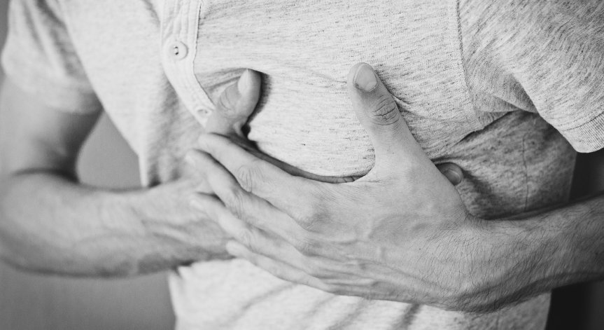 Какви са причините за наличието на болка в сърдечната област?