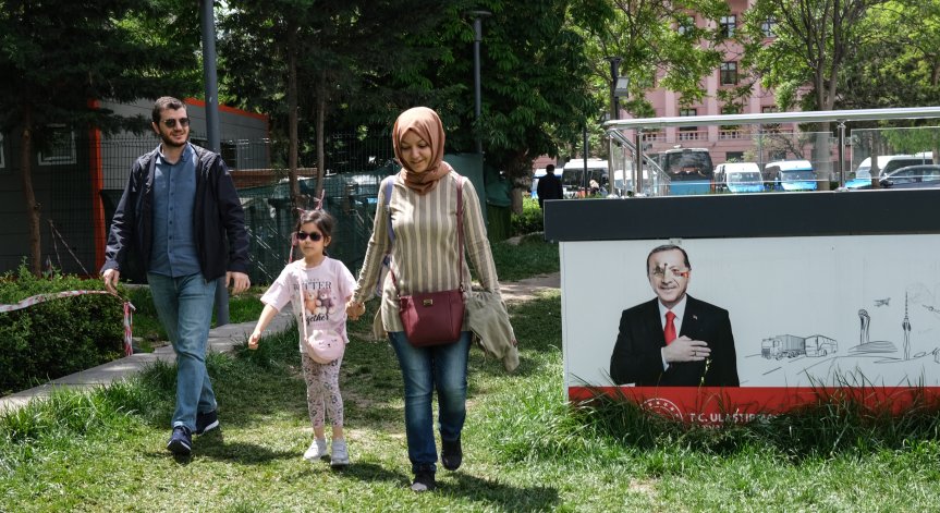 Заради инфлацията: Заплатата в Турция скача с още 34%
