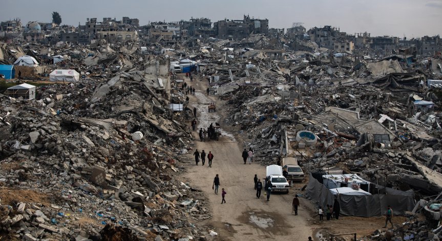 Израел не спира с ударите по Газа и Сирия.