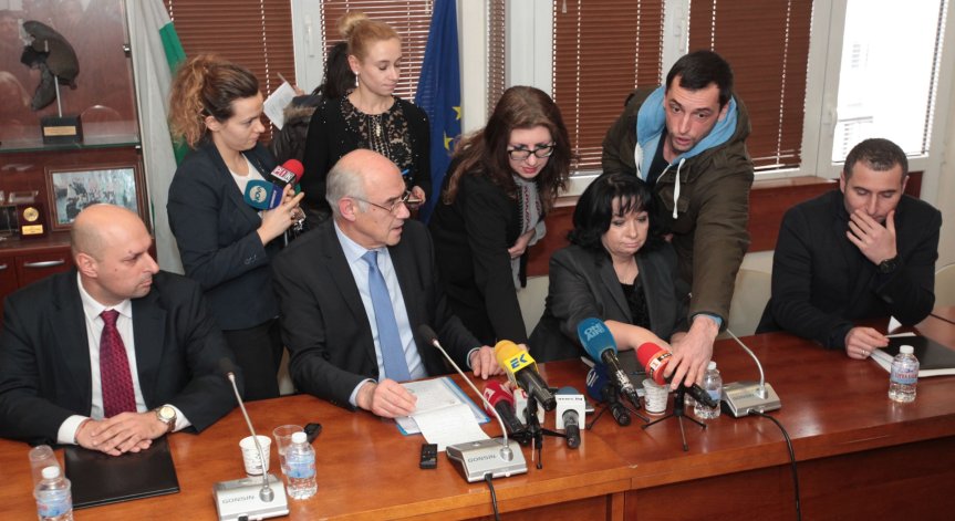 Спешен брифинг в КЕВР заради високите цени на тока