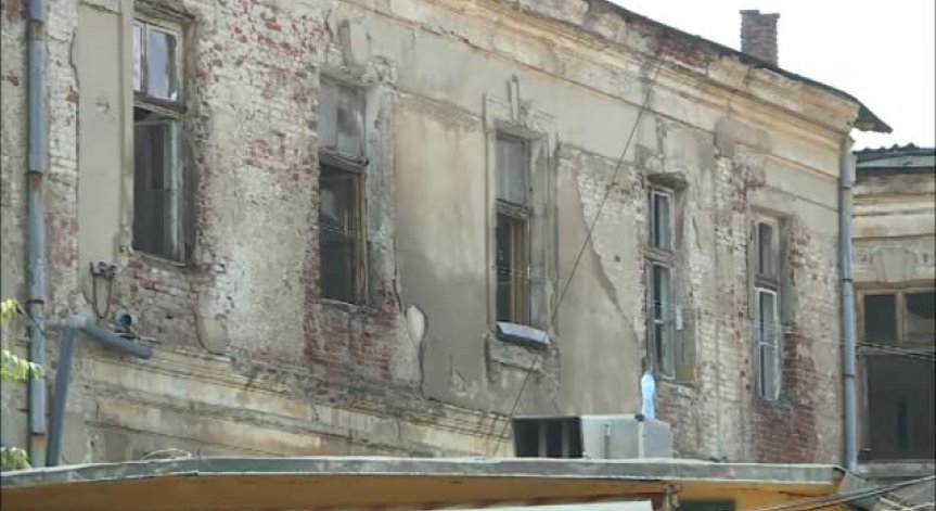Пожар изпепели покрива на Царските конюшни... умишлен ли е палежът?