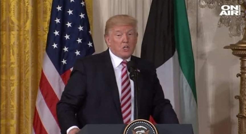 Повдигнаха обвинение на приближен на Тръмп