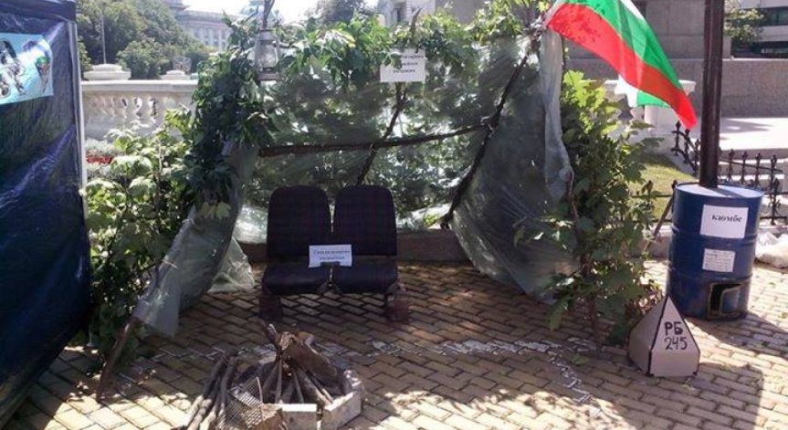 Протестиращите служители от сектор Сигурност ще живеят в палатка до парламента десет дни