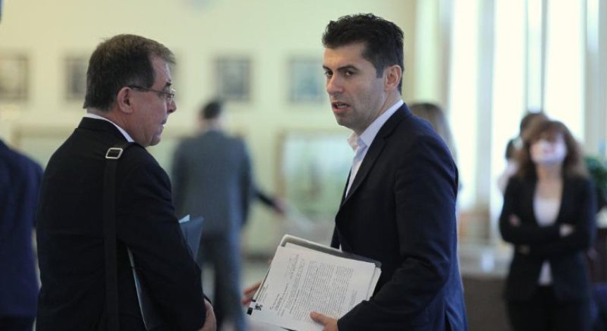 ИТН пита Външно: Имал ли е Кирил Петков двойно гражданство?