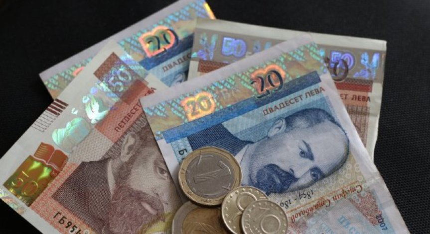 Българинът тегли по-малко кредити, но за по-големи суми